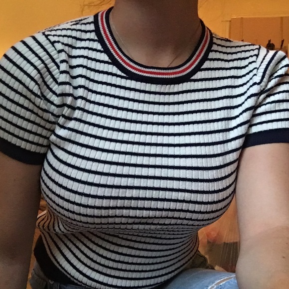 academic looking sweater - Picture 3 of 4